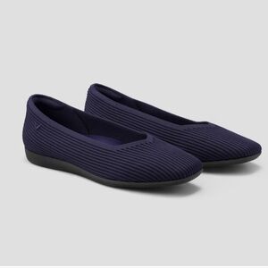 Vivaia Margot lightweight navy blue flats size 39